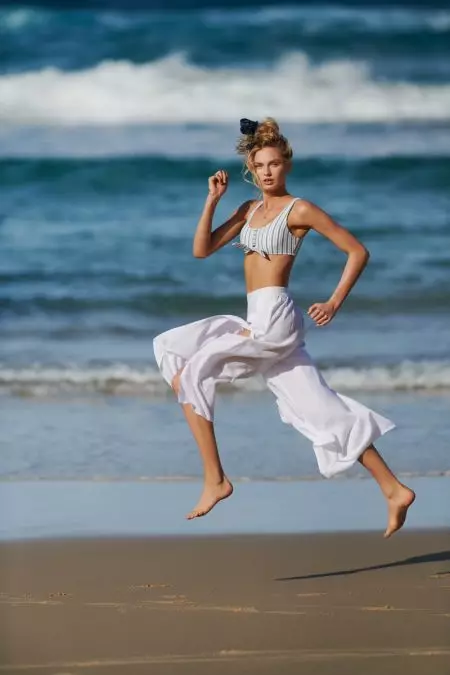 Romee Strijd upija sunce u kampanji Seafolly Fall '18