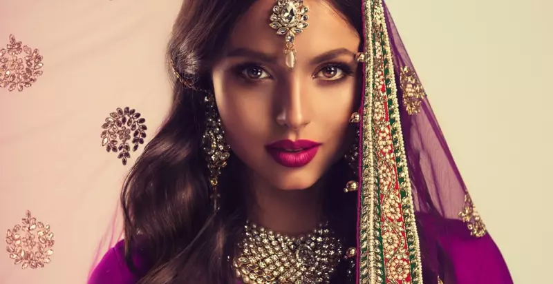 Kecantikan India Bridal Look Jewelry Gaya Dihiasi