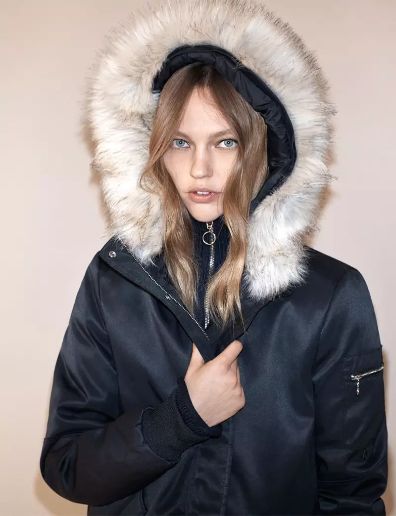 Parka de pluma de Zara con capucha e cárdigan de canalé