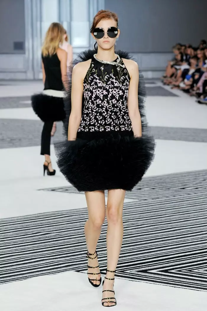 Giambattista Valli Caij nplooj zeeg 2015 Couture: Hauv Bloom puv