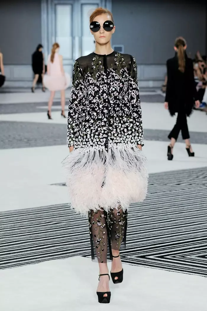 Giambattista Valli 2015-يىلى كۈز پەسلى: تولۇق گۈل