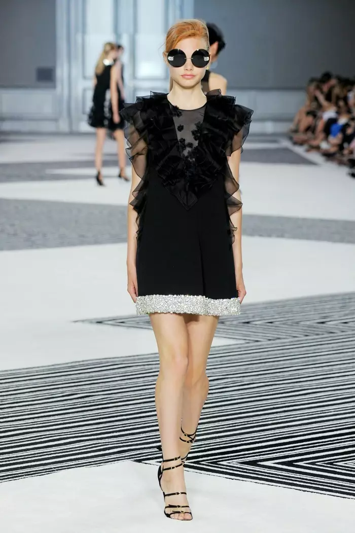 Giambattista Valli Fall 2015 Couture: тулы чәчәк атканда