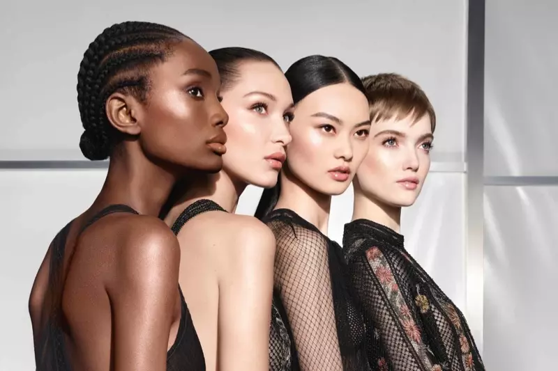 Bella Hadid Dior Backstage Holiday 2020 ව්‍යාපාරය