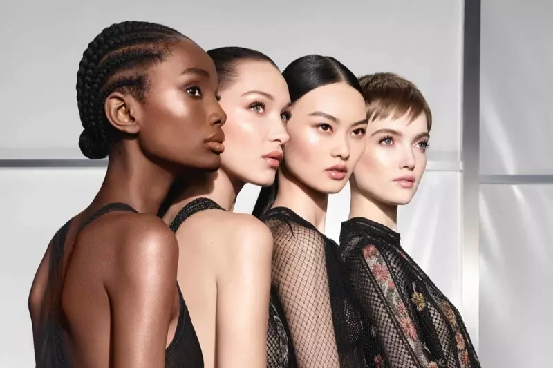 Imari Karanja, Bella Hadid, He Cong és Ruth Bell a Dior Backstage Holiday Glow 2020 kampányának főszereplője.