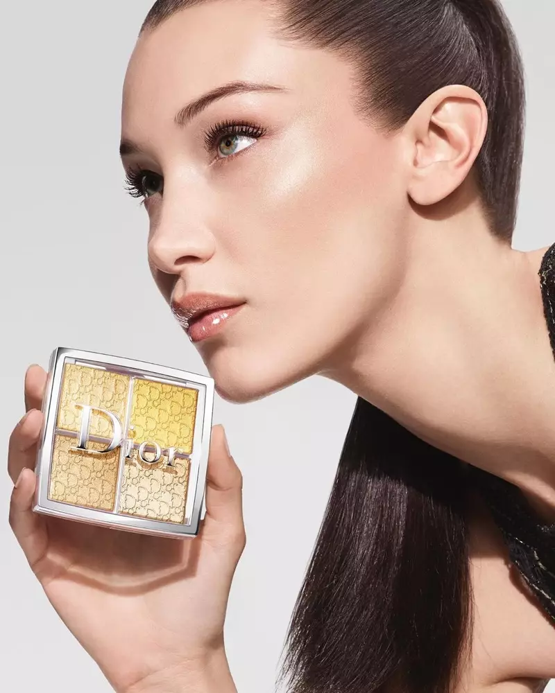 Bella Hadid è la protagonista della campagna Dior Makeup Backstage Holiday Glow 2020.