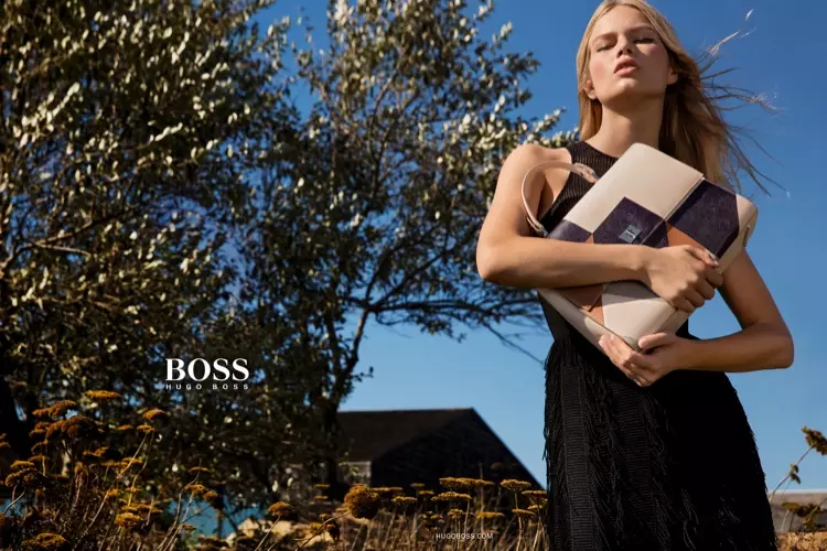 Anna Ewers amevaa nguo nyeusi ndogo katika kampeni ya Hugo Boss ya majira ya kuchipua ya 2016