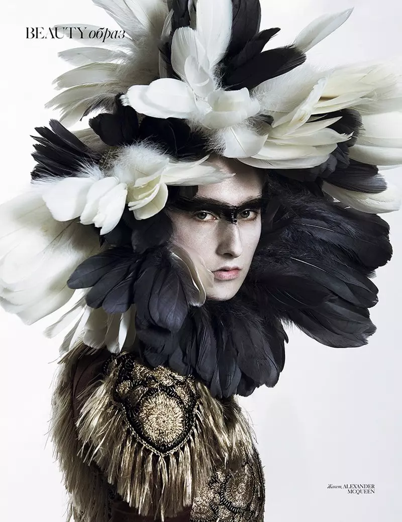 Jay Wright modela impresionantes looks de maquillaje para Vogue Ucrania