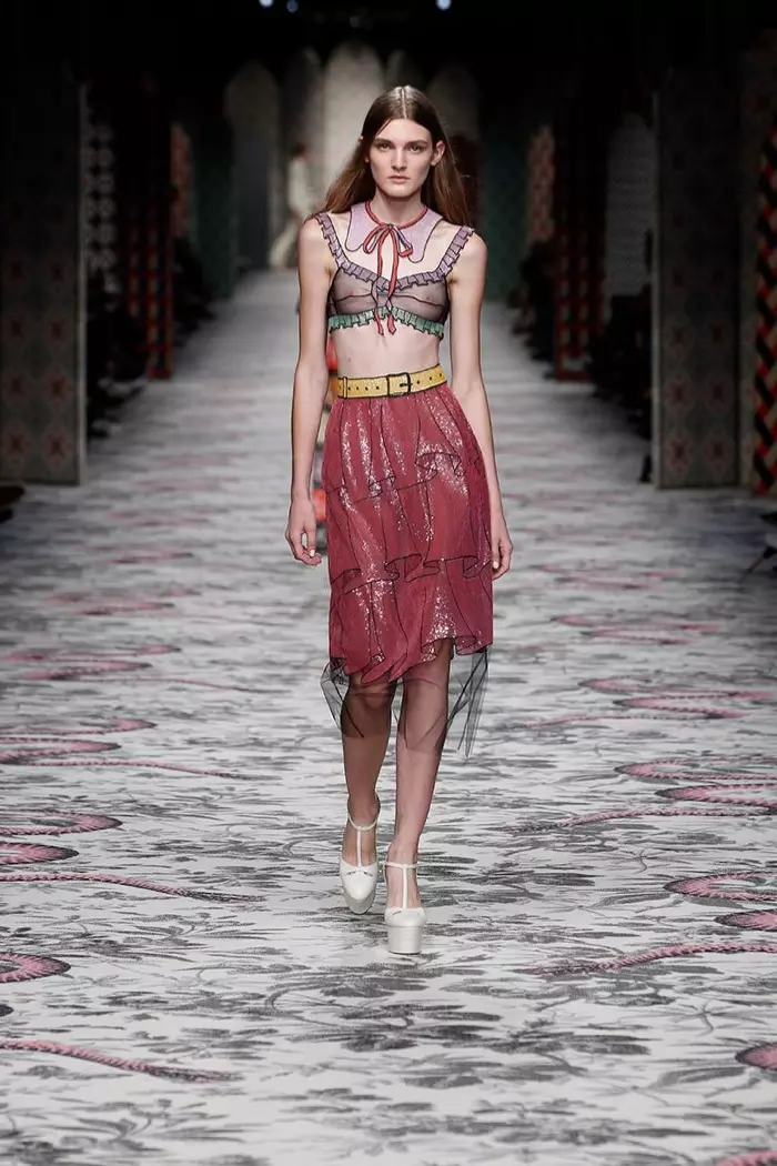 Un look da colección primavera 2016 de Gucci