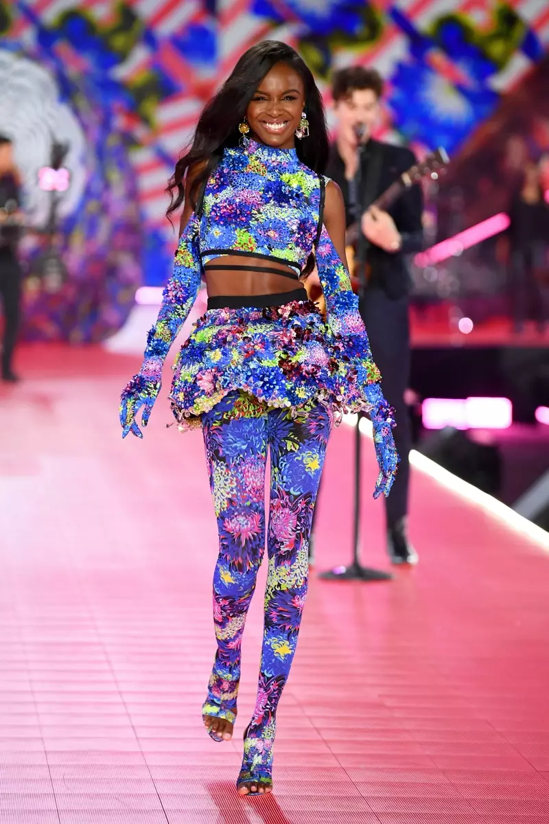 Leomie Anderson op de landingsbaan van Victoria's Secret Fashion Show 2018 in New York. Foto: Victoria's Secret