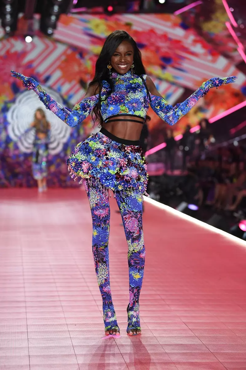 Model Leomie Anderson pa Victoria's Secret Fashion Show 2018 ku New York. Chithunzi: Chinsinsi cha Victoria