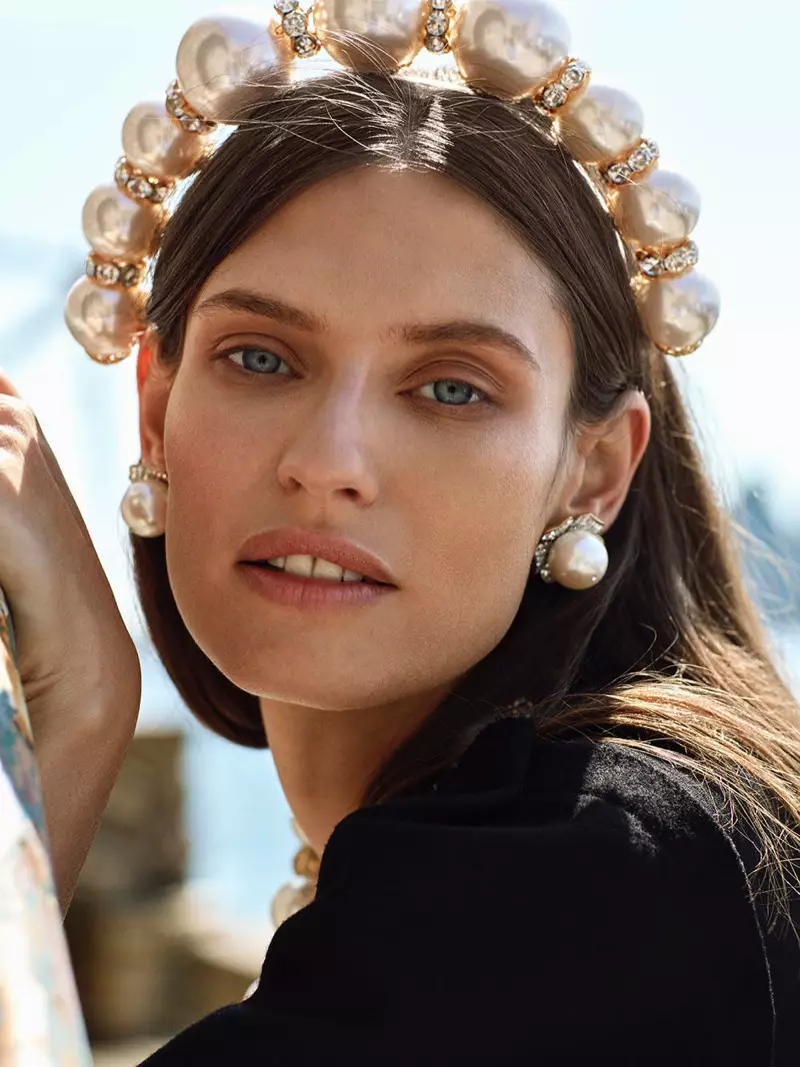 Bianca Balti ئىسپانىيەنىڭ جەلپكارلىقى ئۈچۈن دېڭىز سىرېن