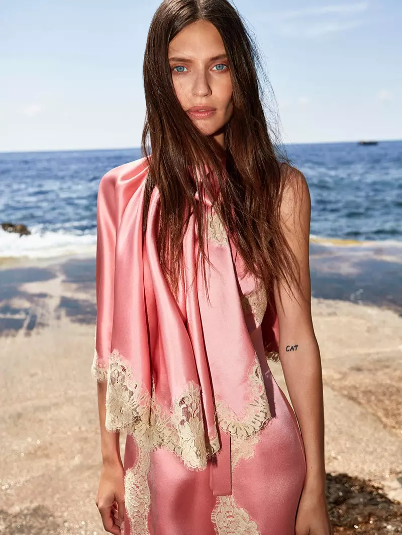 Bianca Balti เป็นไซเรนทะเลสำหรับความเย้ายวนใจของสเปน