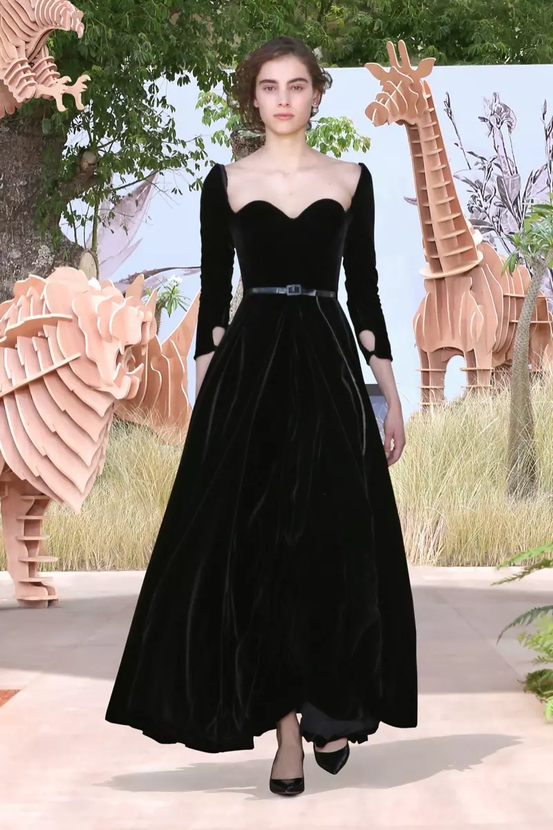 E Look vun der Dior Hierscht-Winter 2017 Haute Couture Kollektioun