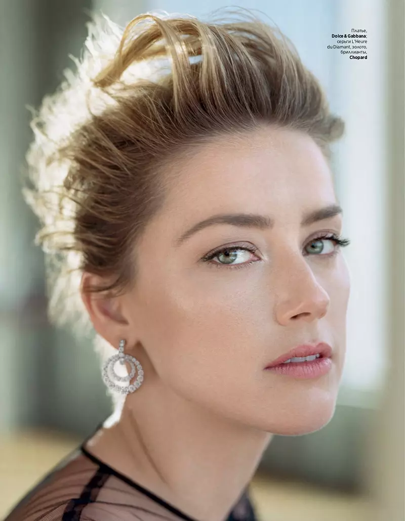 Glumica Amber Heard snima izbliza u Chopard naušnici