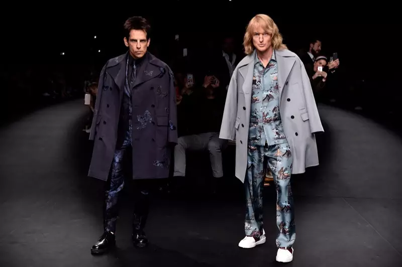 Ben Stiller da Owen Wilson suna tafiya a cikin fall-hunturu 2015 na Valentino a matsayin halayen su daga 'Zoolander'. Hoto: Paramount.