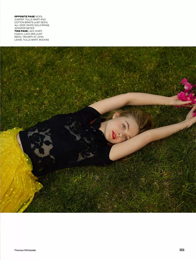 Posing sa balili, Elle Fanning modelo Coach lace shirt ug Rochas tulle sayal