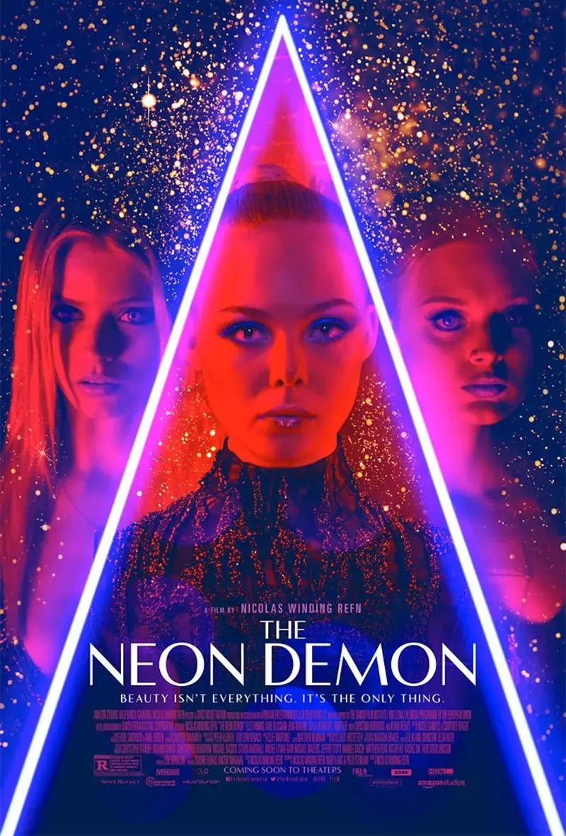 Ny afisy Neon Demon miaraka amin'i Bella Heathcote, Elle Fanning ary Abbey Lee Kershaw