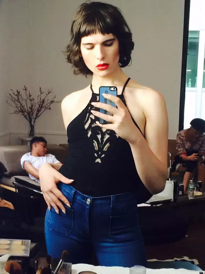 Hari Nef. Foto via Twitter.