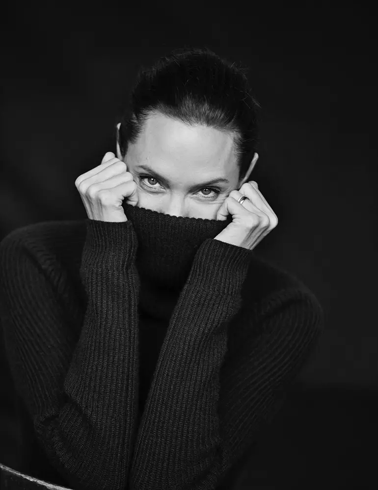 Angelina-Jolie-WSJ-Dergi-Kasım-2015-Resimler04