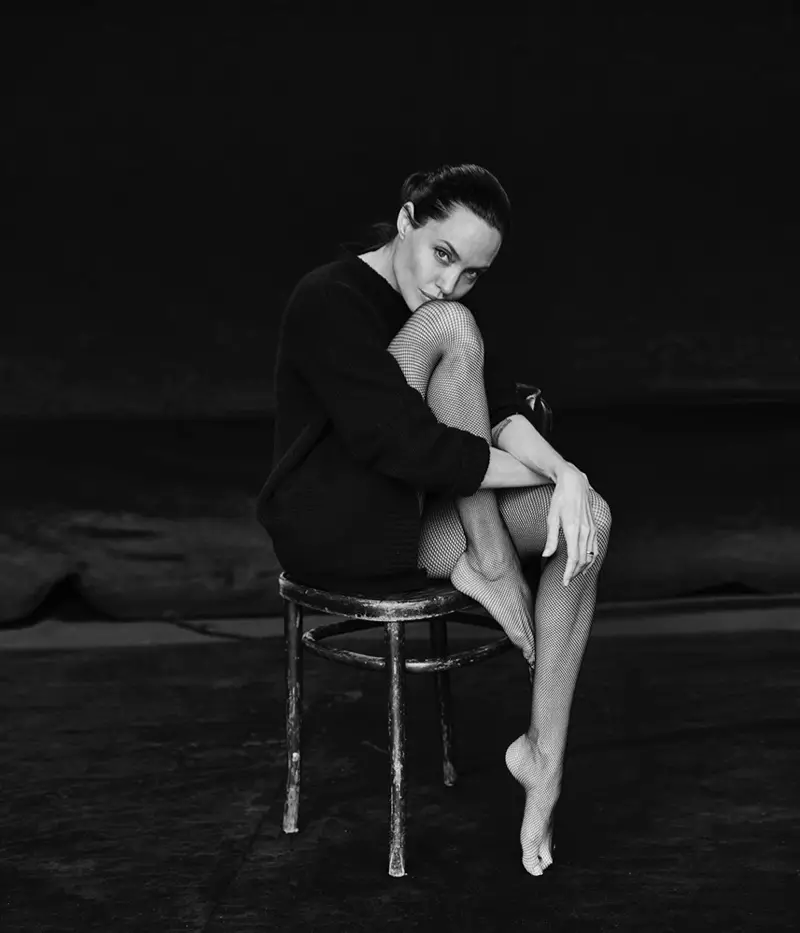 Angelina-Jolie-WSJ-Magazine-Novembro-2015-Fotos06