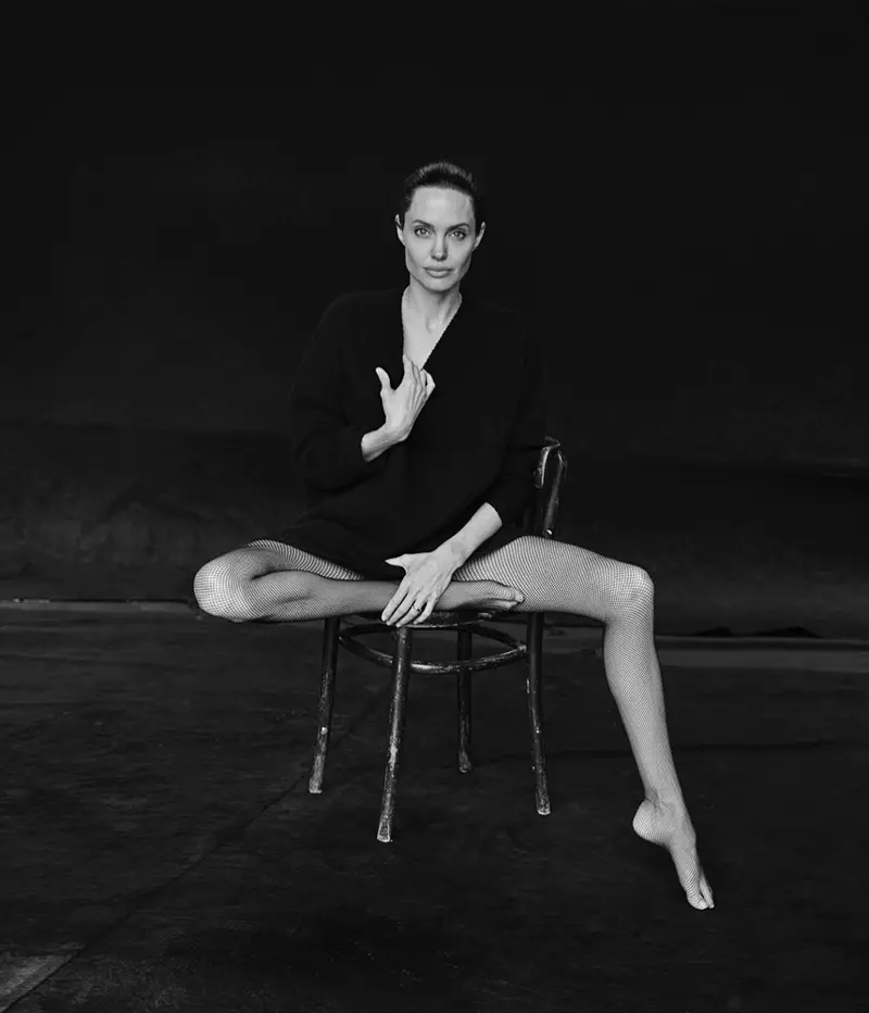 Angelina-Jolie-WSJ-Magazine-Novembre-2015-Pictures07