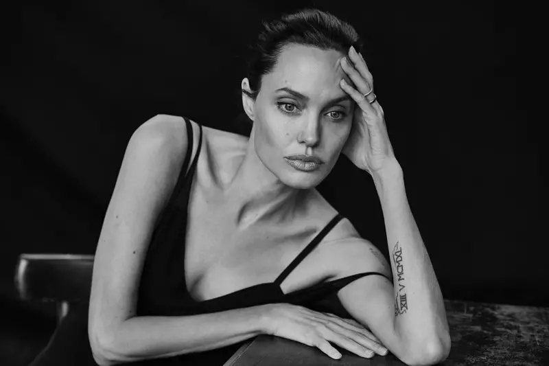 Angelina-Jolie-WSJ-ajakiri-november-2015-Pictures08