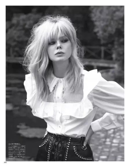 ووگ جاپان کے لیے Miu Miu اسٹائلز میں Elle Fanning Charms