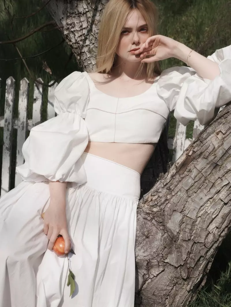 Elle Fanning ya fito a saman Ellery da Elizabeth da James maxi skirt