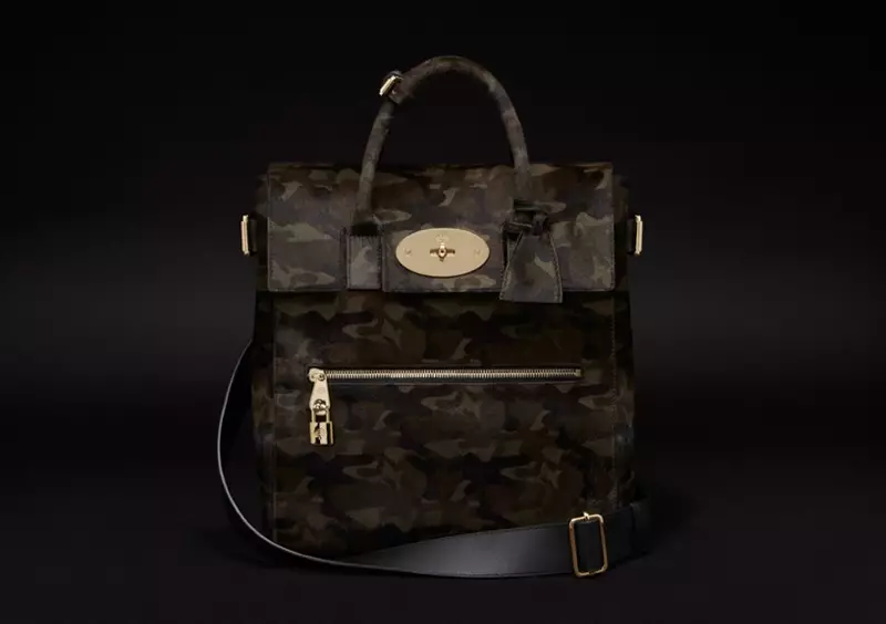 Cara Delevingne span saam met Mulberry vir sakversameling