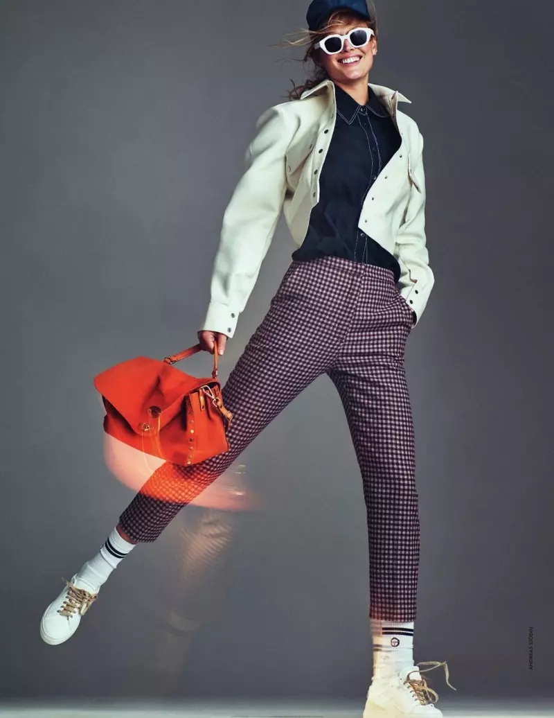 Toni Garrn fleuret op yn Autumn Fashions foar ELLE Italië