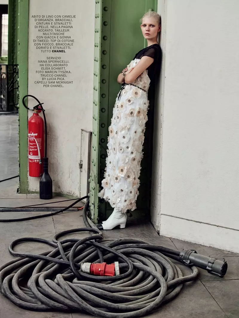 U-Ola Rudnicka ushaye i-Pose ku-Chanel ka-Marie Claire Italy