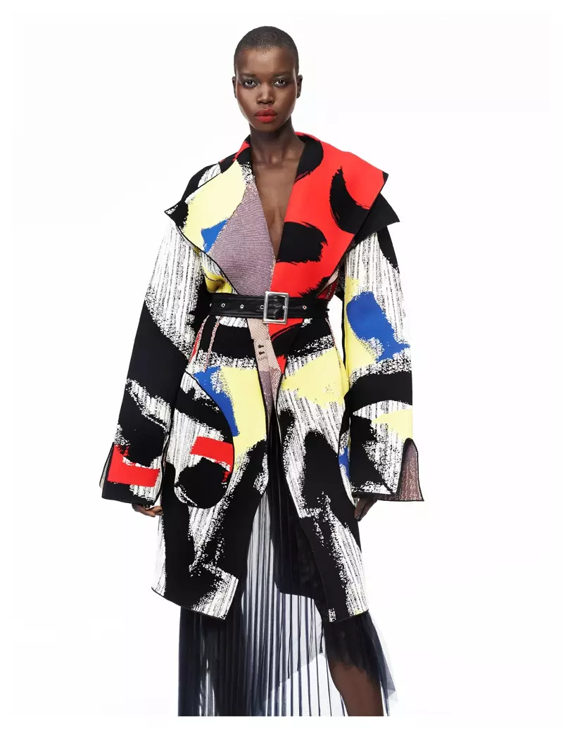 Nykhor Paul modela a Celine para la edición de mayo de Elle México