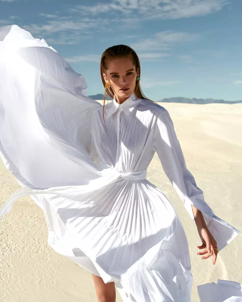 Alexina Graham Embraces Desert Style rau ELLE France