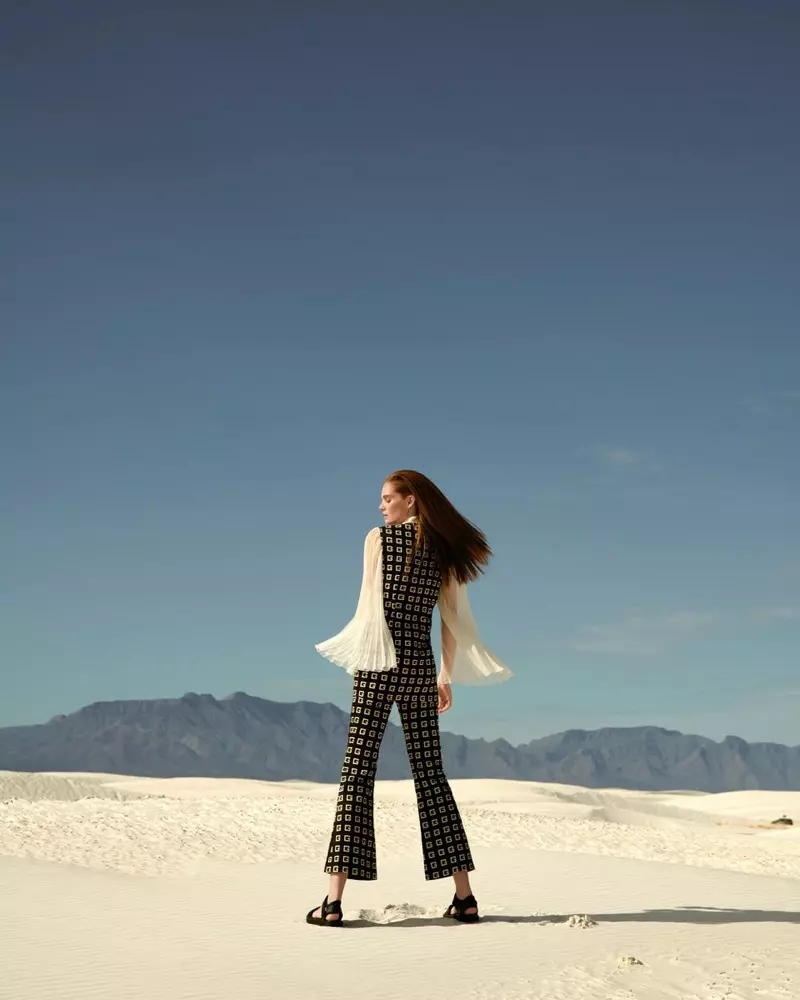 Alexina Graham 为 ELLE France 打造沙漠风格