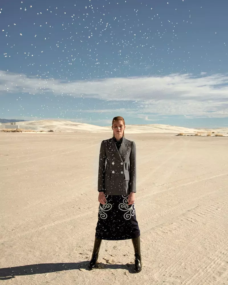 Alexina Graham Embraces Desert Style rau ELLE France