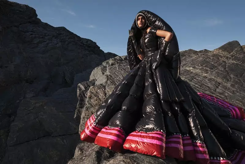 Gizele Oliveira bærer fremadrettede mode-looks i Harper's Bazaar Arabia