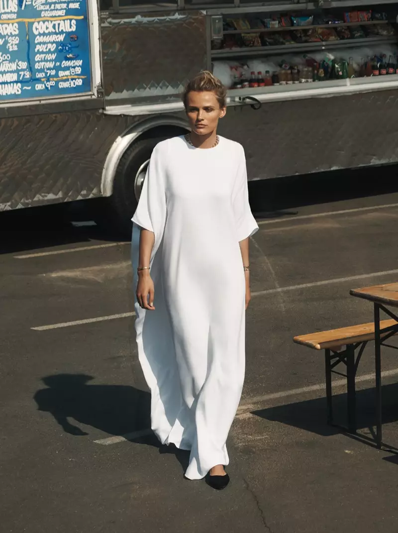 Edita Vilkeviciute zitsanzo za silk caftan za kampeni ya St. John resort 2019