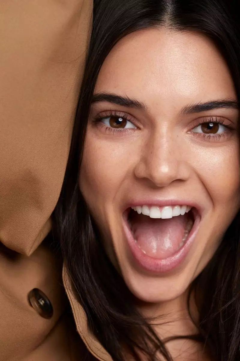 Kendall Jenner közeli képére készül a L'Officielben