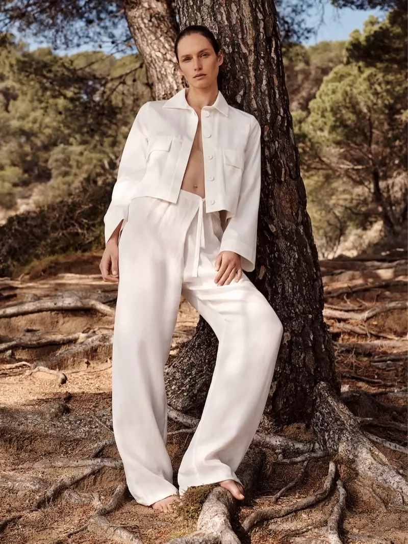 Model Vivien Solari nganggo tampilan saka koleksi Mango Committed spring-summer 2019