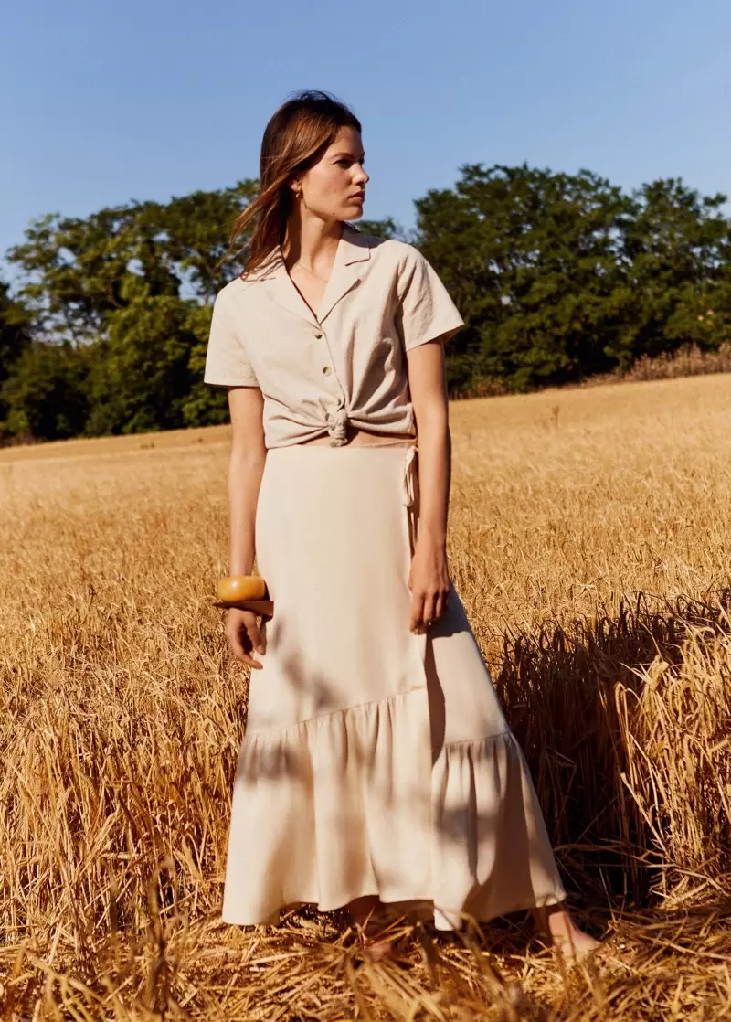 Muab tso rau sab nraum zoov, Roos van Elk fronts Mango A Countryside Affair editorial