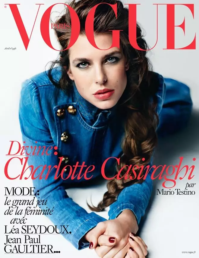 D'Charlotte Casiraghi gëtt an Denim gekleet fir den Abrëll 2015 Cover vu Vogue Paris gelënscht vum Mario Testino.