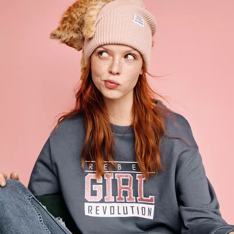 H&M Rib-knit Hat, Sweatshirt with Motif and Slim high trashed jeans