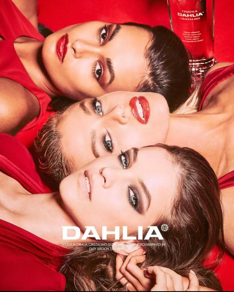 Barbara Palvin, Stella Maxwell, na Gizele Oliveira babona hafi yo kwiyamamaza kwa Dahlia Tequila.