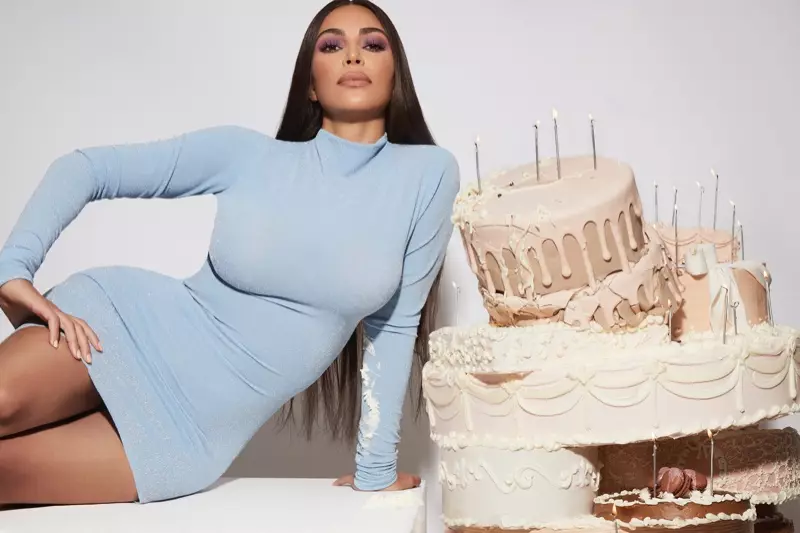 A KKW Beauty Opalescent kollekciójával ünnepli Kim Kardashian születésnapját.