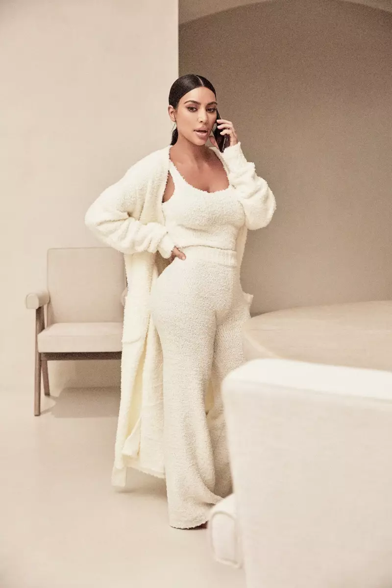 Kampaň Kim Kardashian SKIMS Cozy Collection