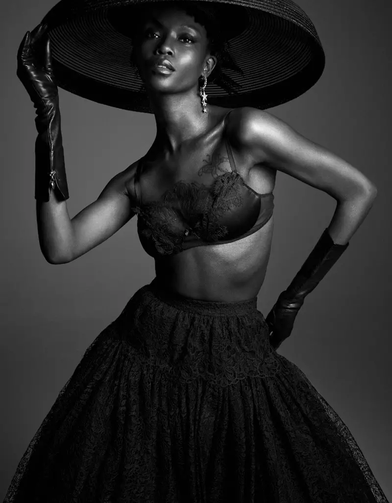 Riley Montana Models busca lencería para Vanity Fair Italia