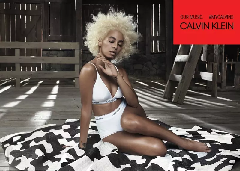 Solange Knowles pose dina bralette sareng ringkes pikeun kampanye Calvin Klein Underwear