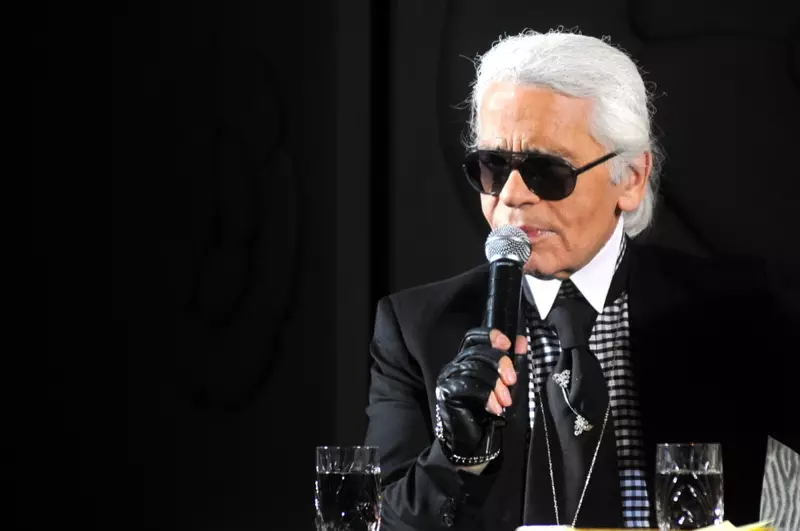 En memòria de Karl Lagerfeld: el dissenyador de moda emblemàtic que va canviar la indústria