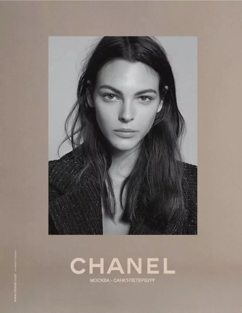 模特 Vittoria Ceretti 现身 Chanel 2018 秋冬广告大片