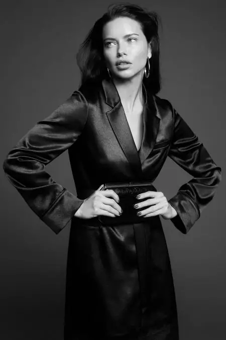 Adriana Lima faz pose na campanha de outono 2019 do BCBGMAXAZRIA